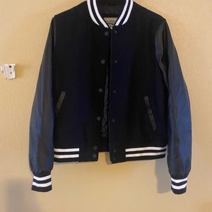 Original Levi Strauss jacket. Black with faux leather sleeves. size L